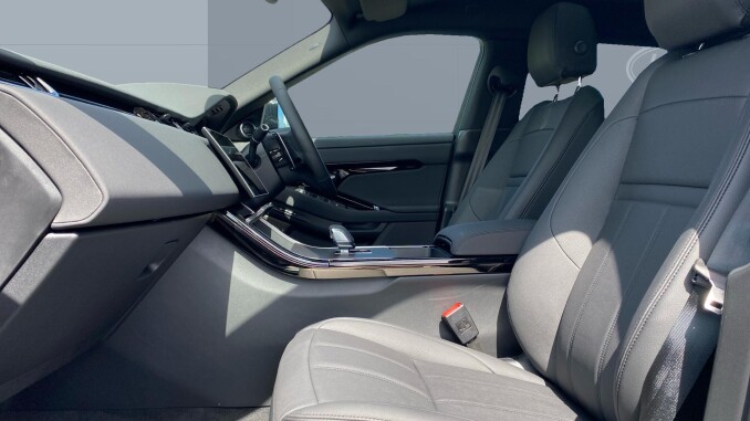Land Rover Range Rover Evoque 1.5 P270e Edition 5dr Auto Hatchback - Image 3